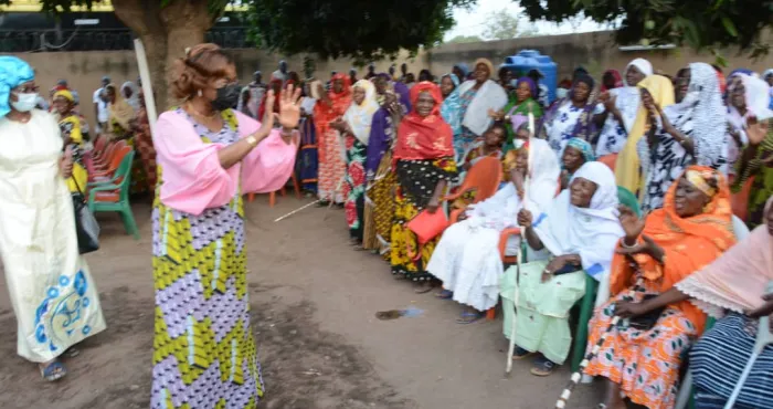 action-sociale-la-ministre-niale-kaba-au-secours-de-200-veuves-a-bouna